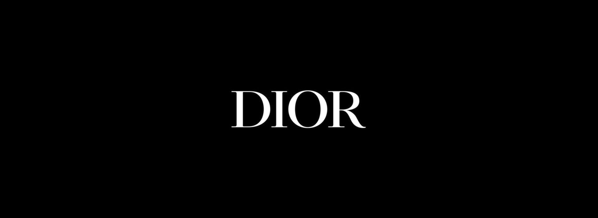 Weisses Logo von Dior auf schwarzem Hintergrund.
